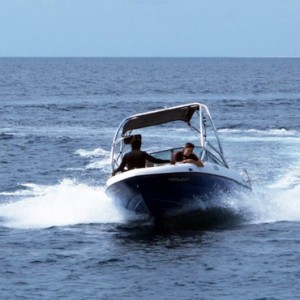 speedboat - Hurawaihi - Luxury Maldives Honeymoon