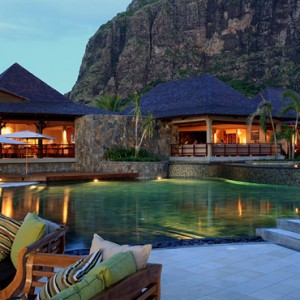 evening - lux le morne mauritius - luxury mauritius holiday packages