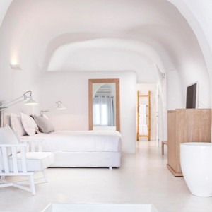 senior Suite Caldera 3 - Charisma Suites Santorini - Luxury Greece Holidays