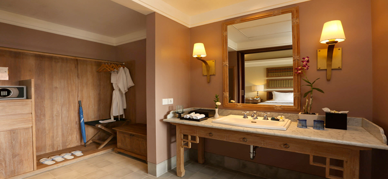 Luxury Bali Holiday Packages Sudamala Suites & Villas Deluxe Suite Bathroom2