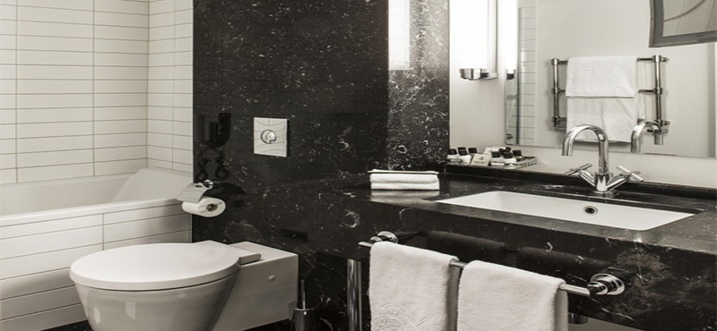 Hotel Borg by Keahotels - Luxury Iceland Holiday Packages - Superior bathroom
