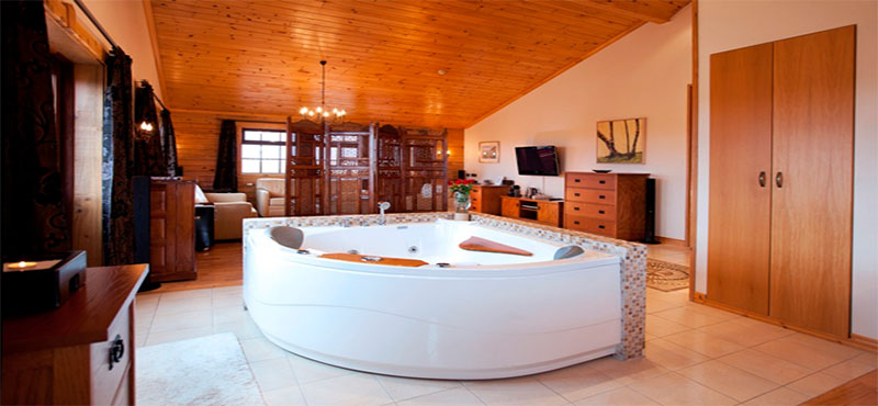 Hotel Ranga - Luxury Iceland Holiday Packages - Suite bathroom1