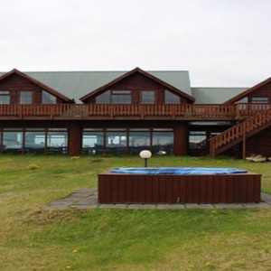 Hotel Ranga - Luxury Iceland Holiday Packages - hot tub outside