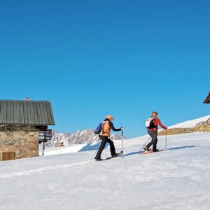 Nira Montana - Luxury Italy Holiday Packages - Hiking in snow1