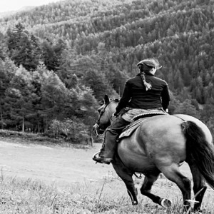 Nira Montana - Luxury Italy Holiday Packages - Horse riding