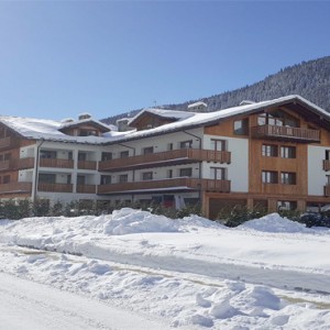 Nira Montana - Luxury Italy Holiday Packages - Hotel exterior in snow