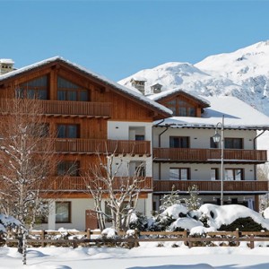 Nira Montana - Luxury Italy Holiday Packages - Hotel exterior in snow1