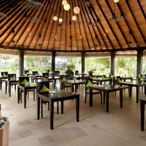 buffet - the sun siyam iru fushi - luxury maldives holidays