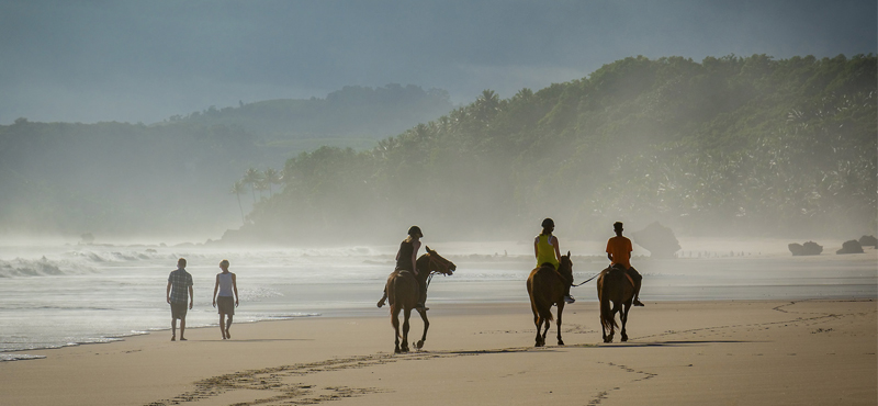 horse riding - nihiwatu bali - luxury bali holidays