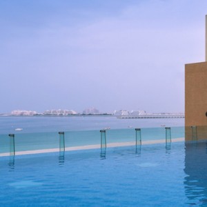 infinity pool - sofitel dubai jumeirah beach - luxury dubai holidays