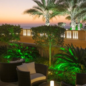 lounge - sofitel dubai jumeirah beach - luxury dubai holidays