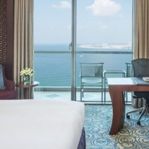 luxury club - sofitel dubai jumeirah beach - luxury dubai holidays