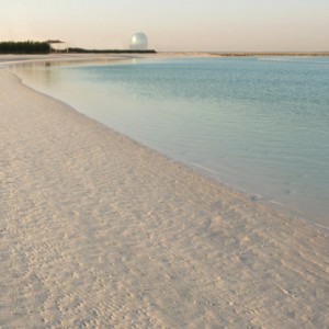 beach - yas viceroy abu dhabi - luxury abu dhabi holidays