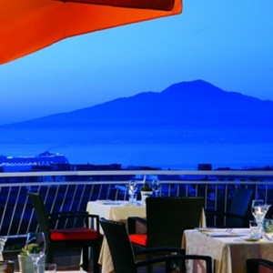dine with a view - Hilton Sorrento Palace - Luxury Italy holiday Packages