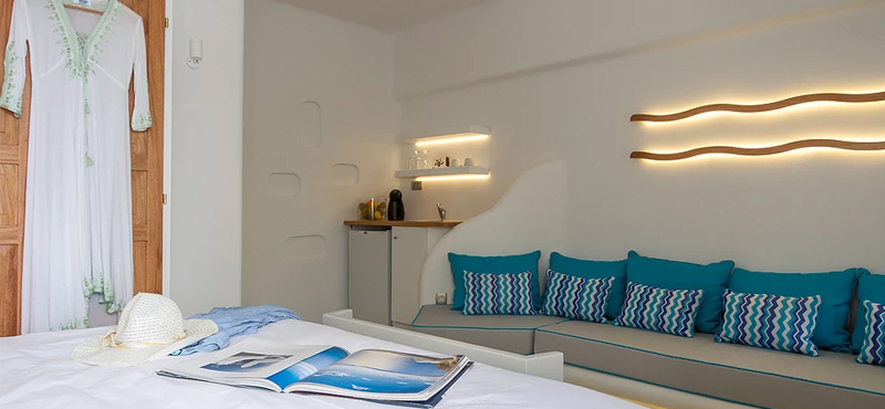 Honeymoon Suite - la perla villas santorini - luxury santorini holiday packages