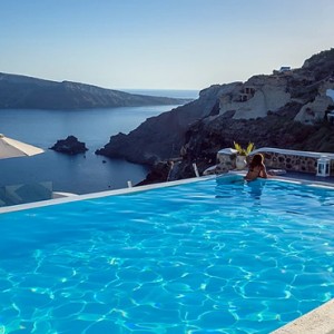 pool - la perla villas santorini - luxury santorini holiday packages