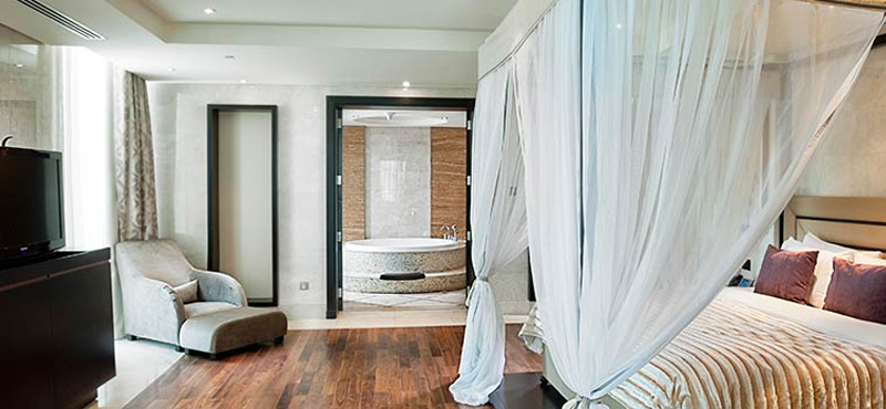 King Suite 2 - Luxury Dubai holidays Packages - Deluxe Room bathroom