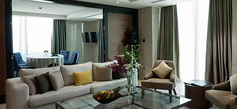 King Suite 3 - Luxury Dubai holidays Packages - Deluxe Room bathroom