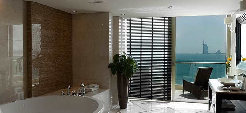 King Suite 4 - Luxury Dubai holidays Packages - Deluxe Room bathroom