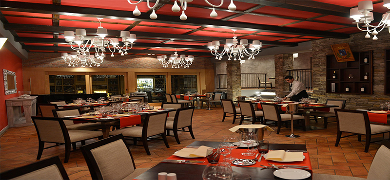 Pragelato Vialetta - Luxury Italy Holiday Packages - la tana restaurant