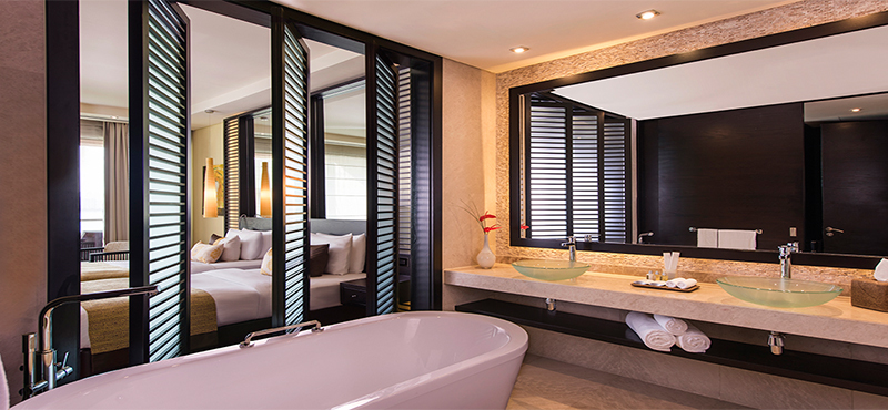 Rixos The Palm Dubai - Luxury Dubai Honeymoon Packages - Deluxe Room bathroom