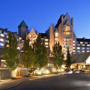 exterior - fairmont chateau whistler - luxury canada holiday packages