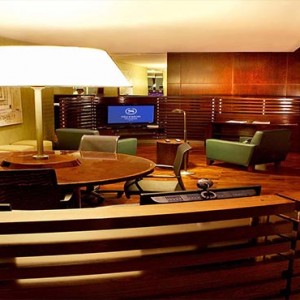 Sheraton Mendoza Hotel - Luxury Argentina Holiday packages - lobby workstation