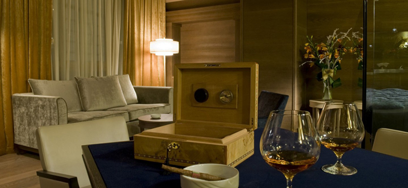 Cigar Bar - grand hotel savoia - luxury italy holiday packages