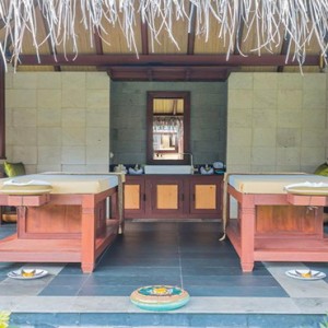 Furaveri Island Resort - Luxury Maldives Holiday Packages - Spa treatment room