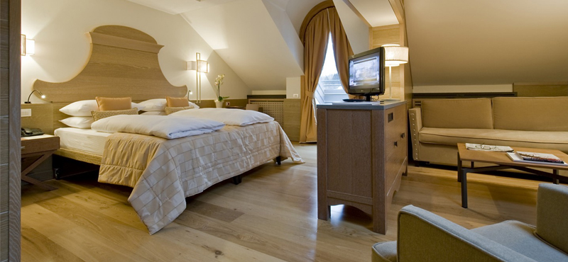 Junior Suite - grand hotel savoia - luxury italy holiday packages