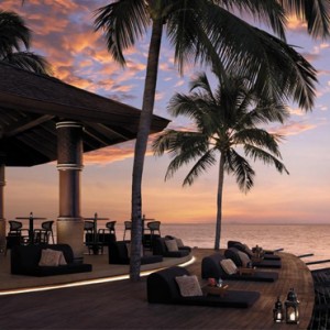 Sunset Bar - shangri la tanjung aru - luxury borneo holiday packages