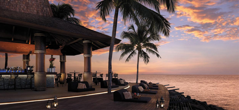 Sunset Bar - shangri la tanjung aru - luxury borneo holiday packages