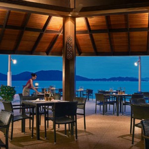 bar - shangri la tanjung aru - luxury borneo holiday packages