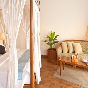 Sun Aqua Vilu Reef - Luxury Maldives Honeymoon Packages - Aqua suite bedroom