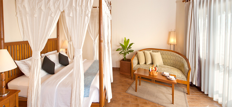 Sun Aqua Vilu Reef - Luxury Maldives Honeymoon Packages - Aqua suite bedroom