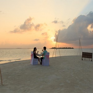 Sun Aqua Vilu Reef - Luxury Maldives Honeymoon Packages - beach dining