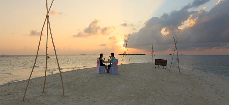 Sun Aqua Vilu Reef - Luxury Maldives Honeymoon Packages - beach dining
