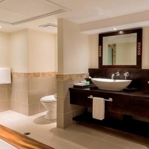 The Warwick Fiji - Fiji Honeymoon Packages - Warwick suites bathroom