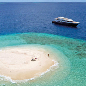 island hopping - the floating resort by scuba spa - luxury maldives holiday packages