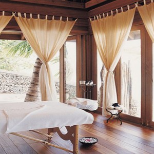 luxury maldives holiday packages COMO cocoa island spa