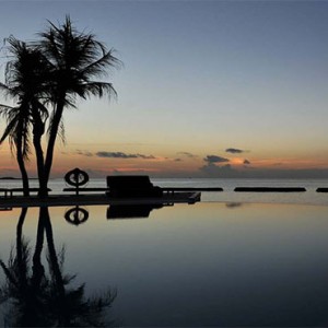 luxury maldives holiday packages - komandoo island - pool