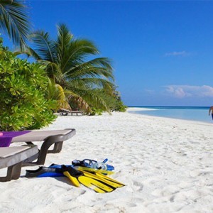 luxury maldives holiday packages - komandoo island - beach
