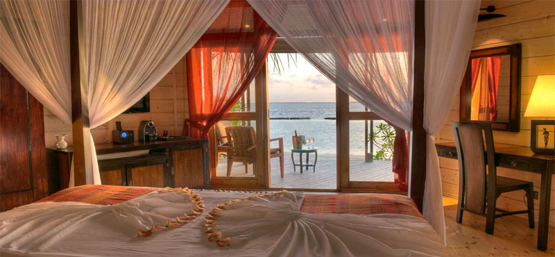 luxury maldives holiday packages - komandoo island - jacuzzi beach villa