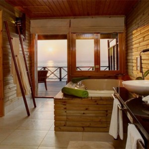 luxury maldives holiday packages - komandoo island - jacuzzi water villa