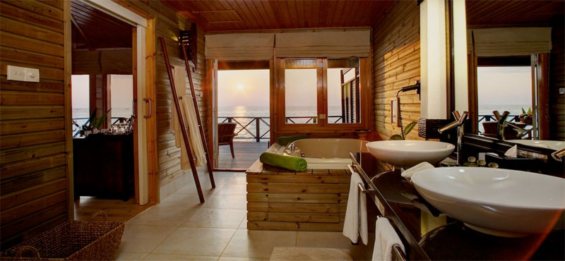 luxury maldives holiday packages - komandoo island - jacuzzi water villa