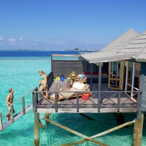 luxury maldives holiday packages - komandoo island - jacuzzi water villa