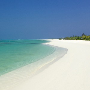 Luxury Maldives holiday packages - Kanuhura Maldives - beach
