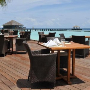 luxury maldives holiday packages - komandoo island - dining