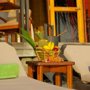 luxury maldives holiday packages - komandoo island - loungers