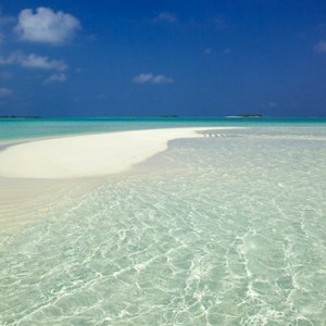 Luxury Maldives holiday packages - Kanuhura Maldives - sand bank